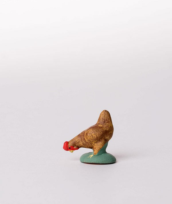 Santon la poule rousse picore
