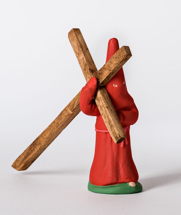 Santon le pénitent rouge à la croix