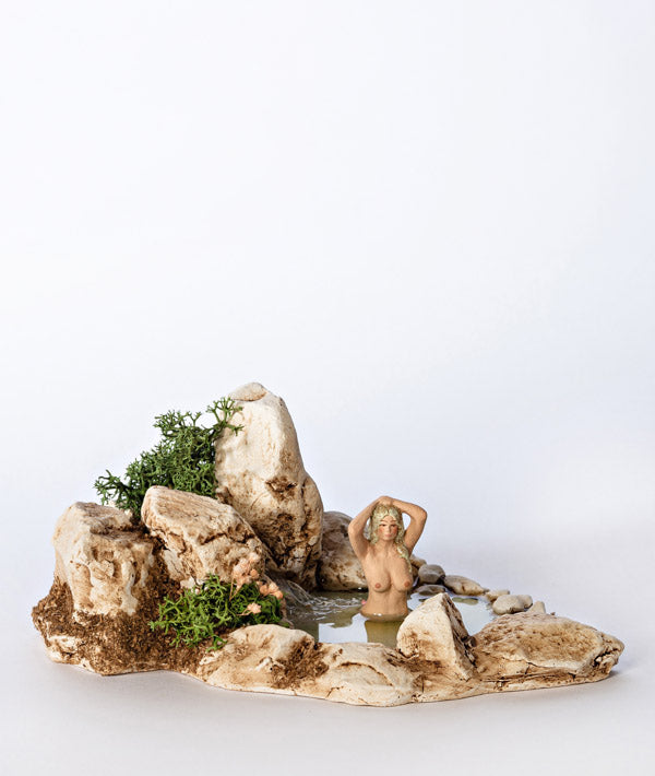 La Source et sa Baigneuse Nue