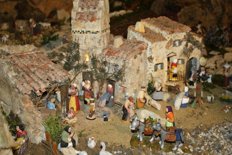 Crèche de Noël avec santons provençaux